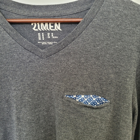 21men Long Sleeved Gray V neck with Blue Front Pocket Size Medium - Picture 4 of 6